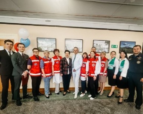«От Крыма до Камчатки»: фотовыставка ко Дню России открылась в Свердловском областном медицинском колледже, г. Екатеринбург